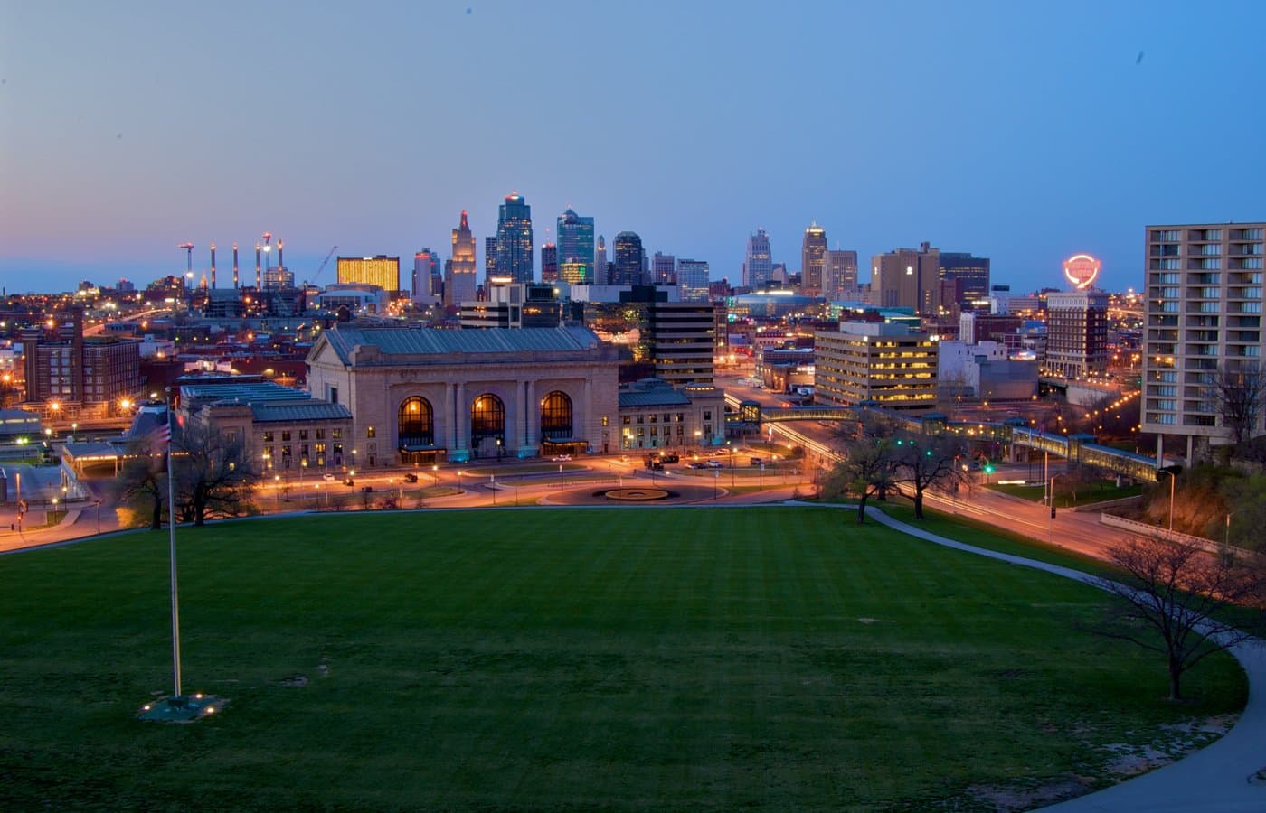 Kansas City skyline and Union Station at dusk