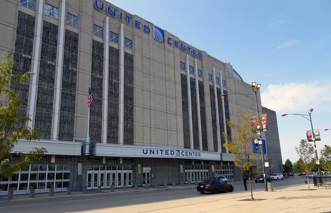 The United Center’s facade in Chicago, with United Center signage above its street-level entrance doors